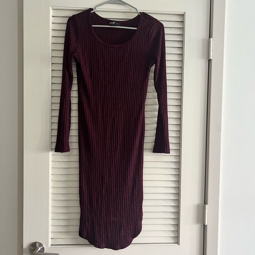 Beautiful burgundy body con dress.